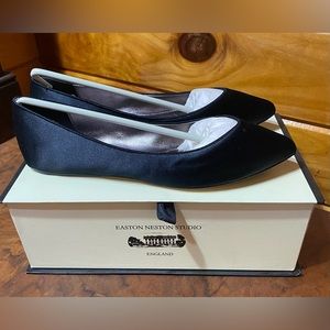NIB LEON MAX BLACK POINTY TOE SATIN FLATS SIZE 9.5 WITH LEATHER LINING AND SOLE